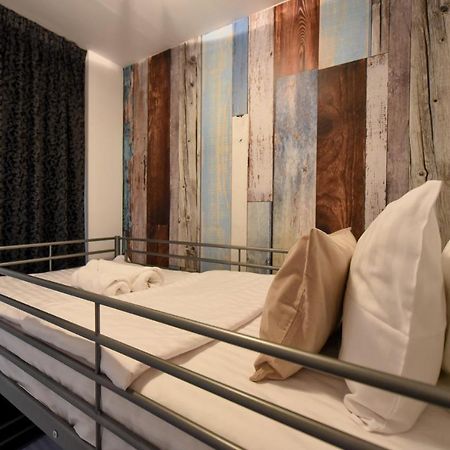 Discover Comfort: Charming & Spacious Apartment In The Old Town บูคาเรสต์ ภายนอก รูปภาพ