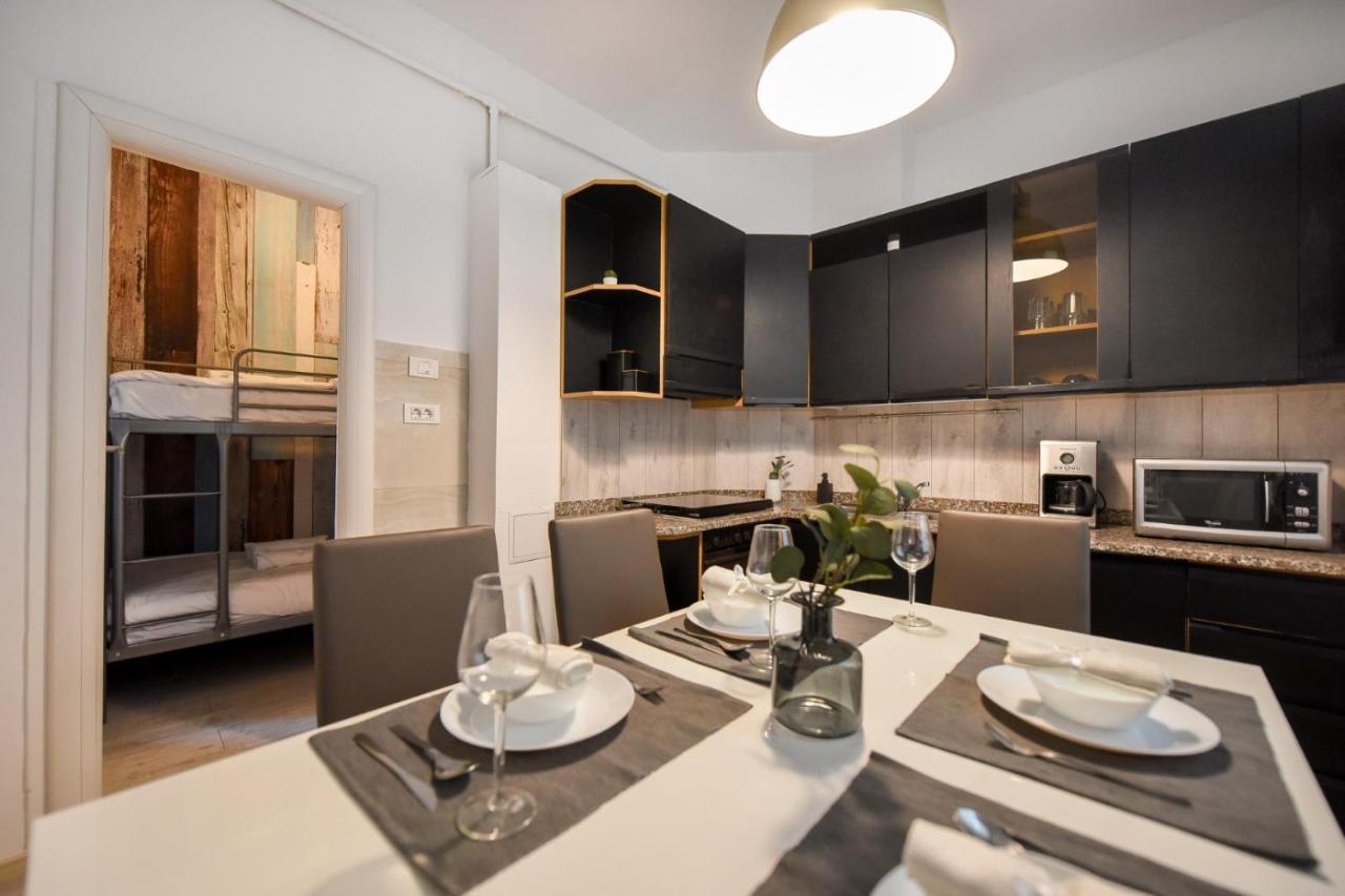 Discover Comfort: Charming & Spacious Apartment In The Old Town บูคาเรสต์ ภายนอก รูปภาพ