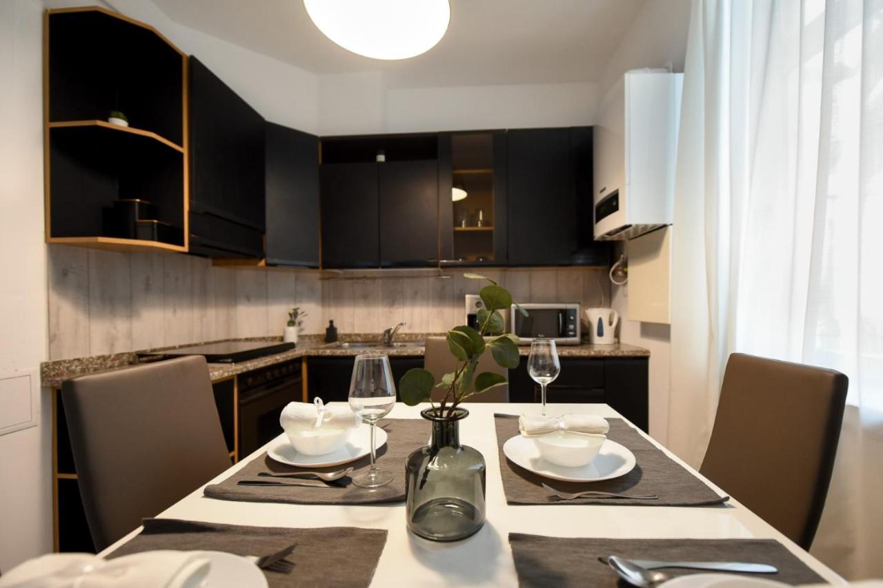 Discover Comfort: Charming & Spacious Apartment In The Old Town บูคาเรสต์ ภายนอก รูปภาพ