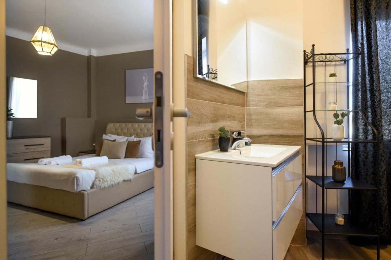 Discover Comfort: Charming & Spacious Apartment In The Old Town บูคาเรสต์ ภายนอก รูปภาพ