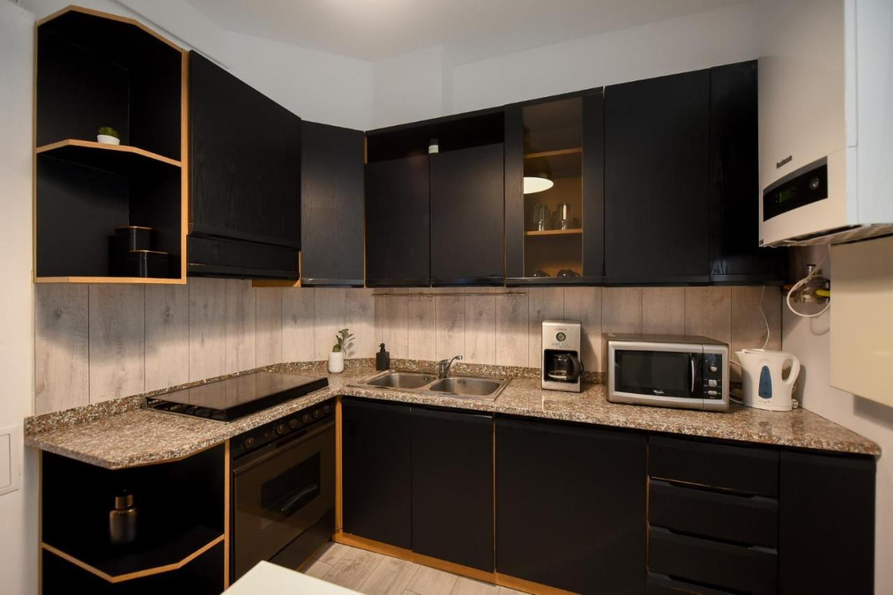 Discover Comfort: Charming & Spacious Apartment In The Old Town บูคาเรสต์ ภายนอก รูปภาพ