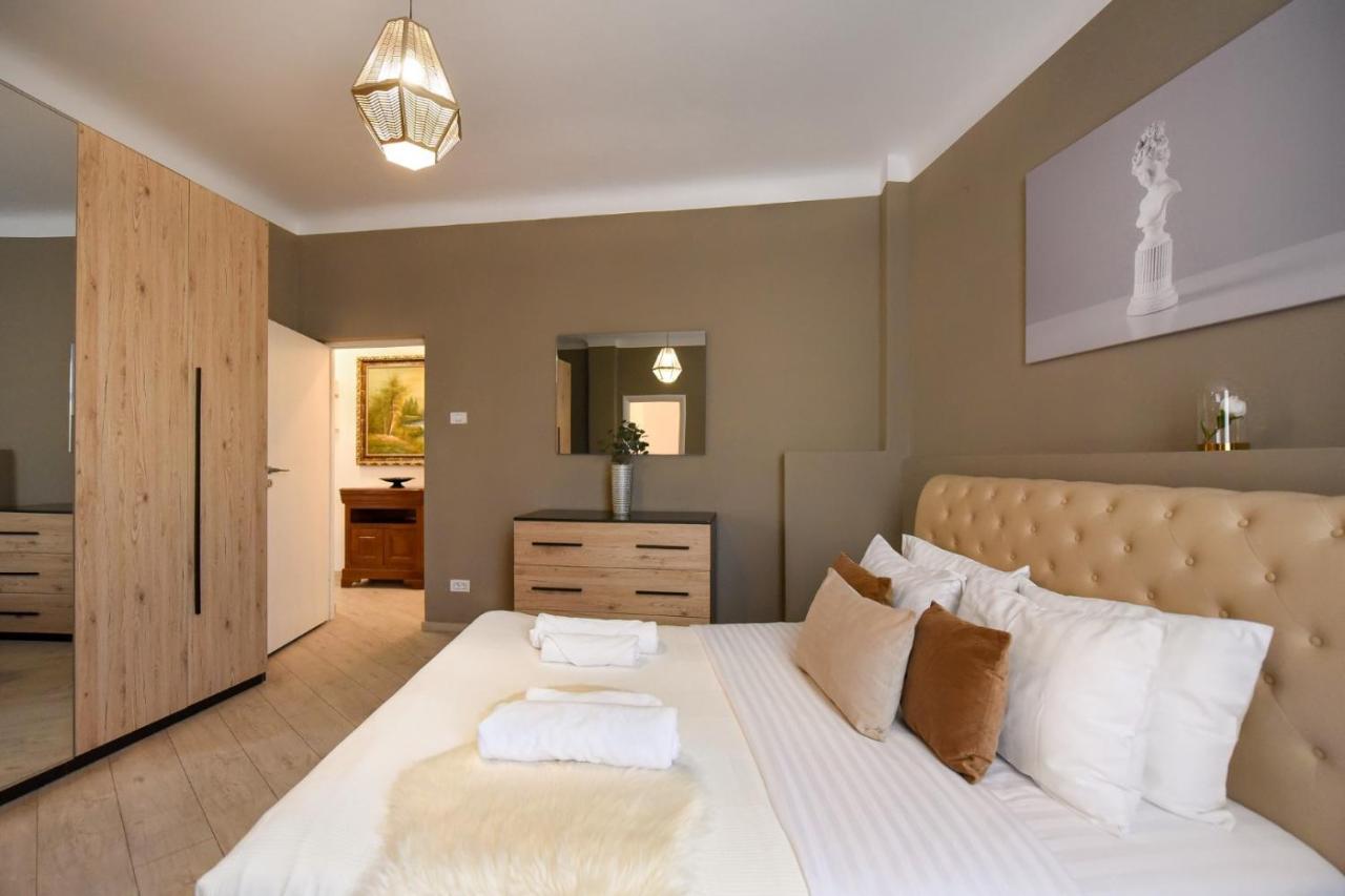 Discover Comfort: Charming & Spacious Apartment In The Old Town บูคาเรสต์ ภายนอก รูปภาพ